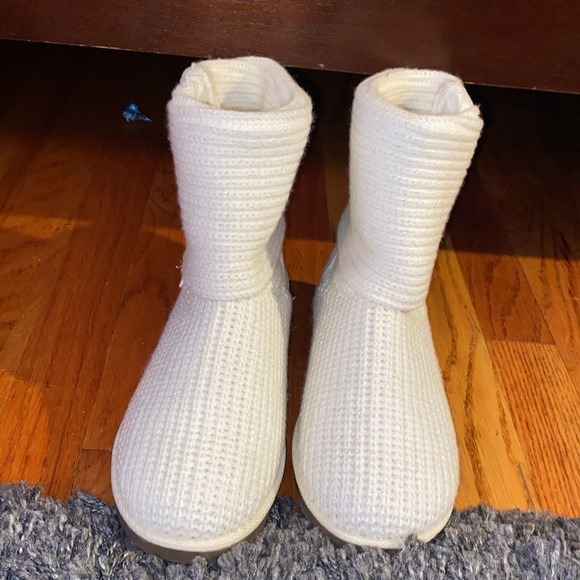 Knock Off Ugg Knitted Boots - Picture 5 of 5